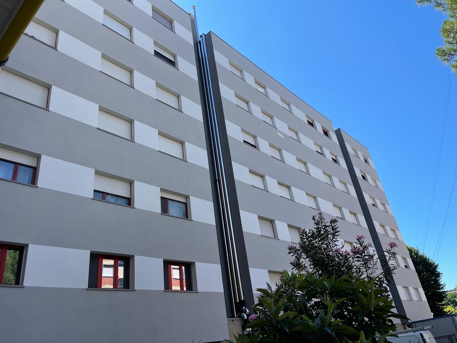 Riqualificazione energetica di un condominio, Il fronte con i nuovi serramenti.