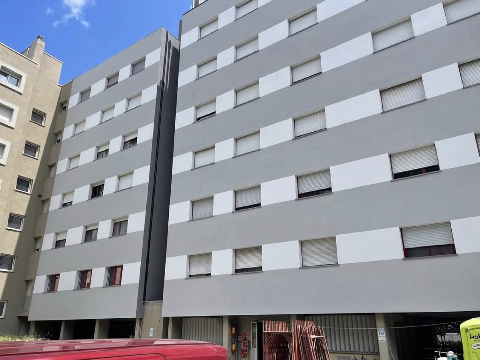 Riqualificazione energetica di un condominio, Il fronte principale dopo l’intervento.