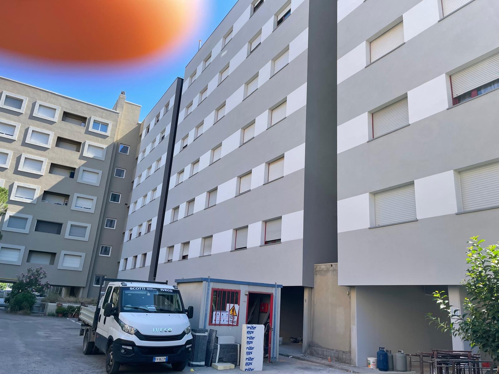 Riqualificazione energetica di un condominio, Il lato su strada dopo l’intervento.