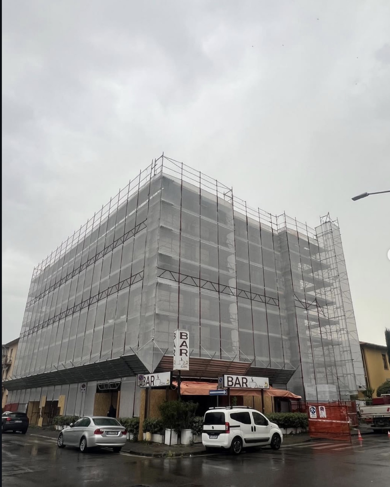 Cappotto termico e centrale termica di un condominio, San Giovanni Valdarno (AR)