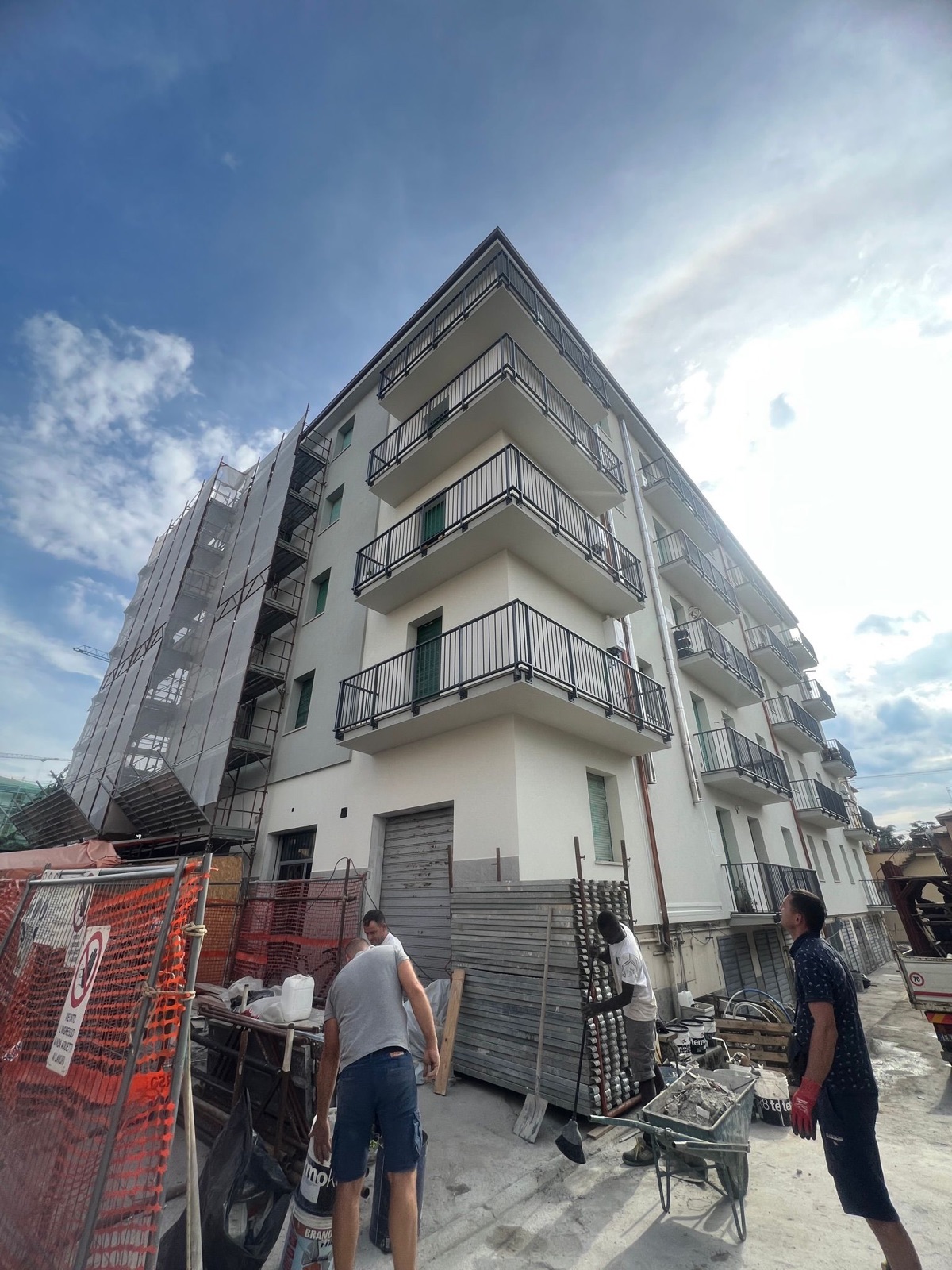 Cappotto termico e centrale termica di un condominio, San Giovanni Valdarno (AR)