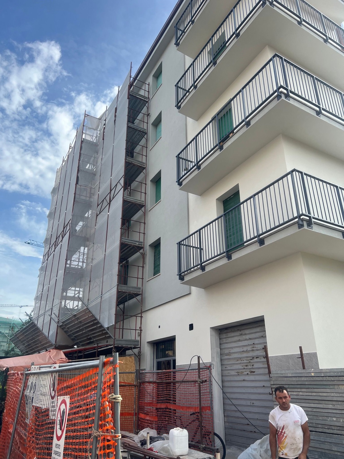 Cappotto termico e centrale termica di un condominio, San Giovanni Valdarno (AR)