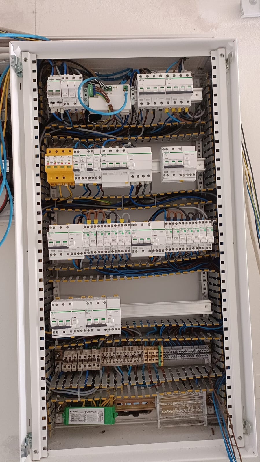 Coibentazione del sottotetto e rifacimento impianti di un fabbricato, Il quadro elettrico generale, a lavori finiti.