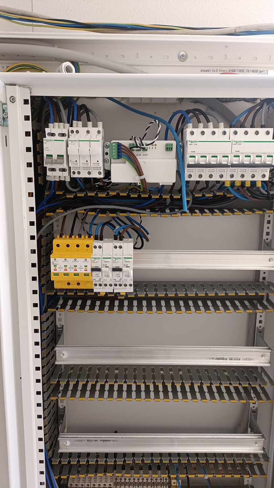 Coibentazione del sottotetto e rifacimento impianti di un fabbricato, Protezioni e differenziali del quadro di piano.
