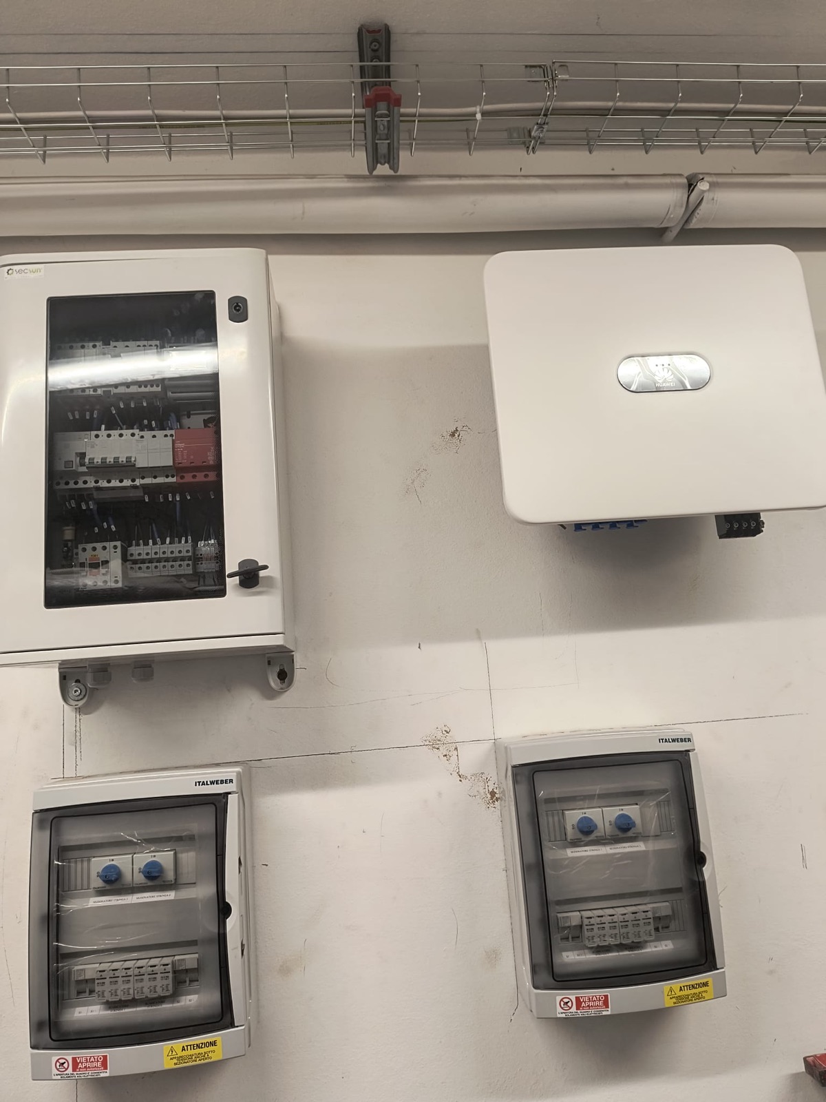 Coibentazione del sottotetto e rifacimento impianti di un fabbricato, Contatori e quadri di zona.