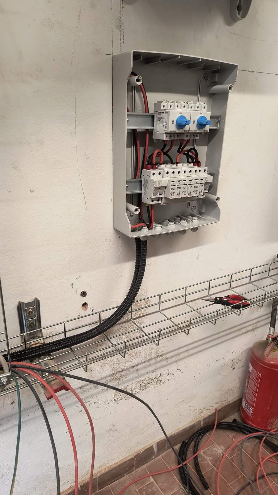 Coibentazione del sottotetto e rifacimento impianti di un fabbricato, Un quadro secondario con le dorsali.