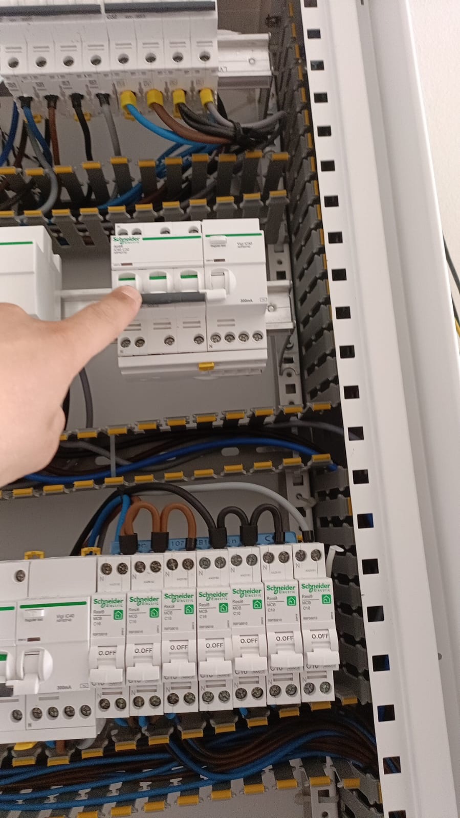 Coibentazione del sottotetto e rifacimento impianti di un fabbricato, Firenze