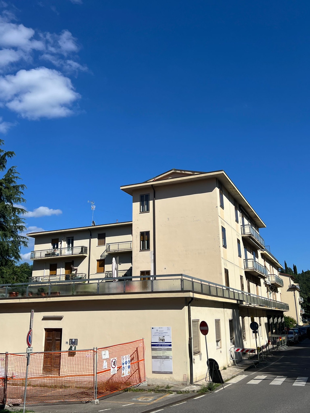 Efficientamento energetico di un condominio, Il fronte su strada dopo l’intervento.
