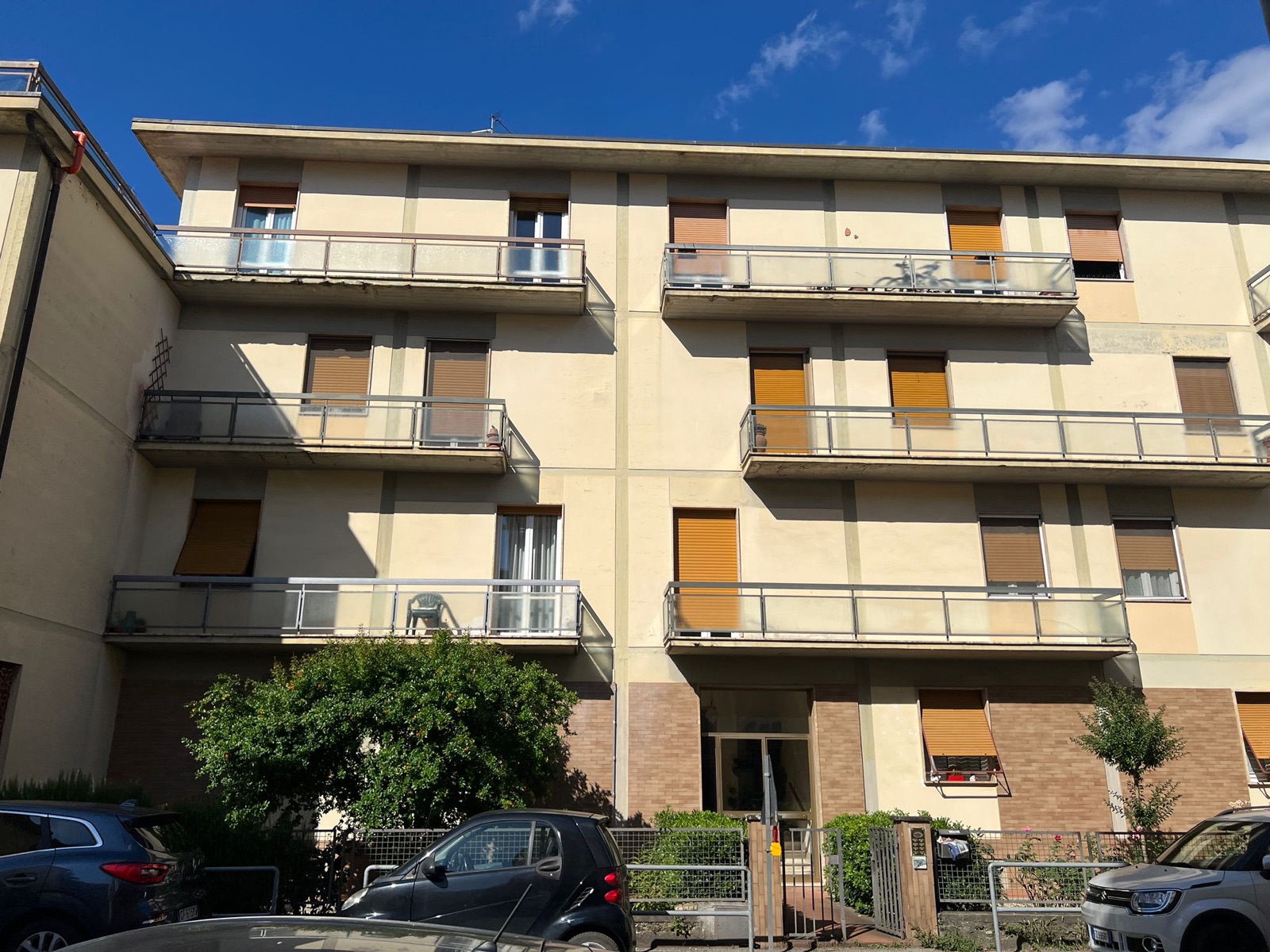 Efficientamento energetico di un condominio, I balconi e il nuovo intonaco.