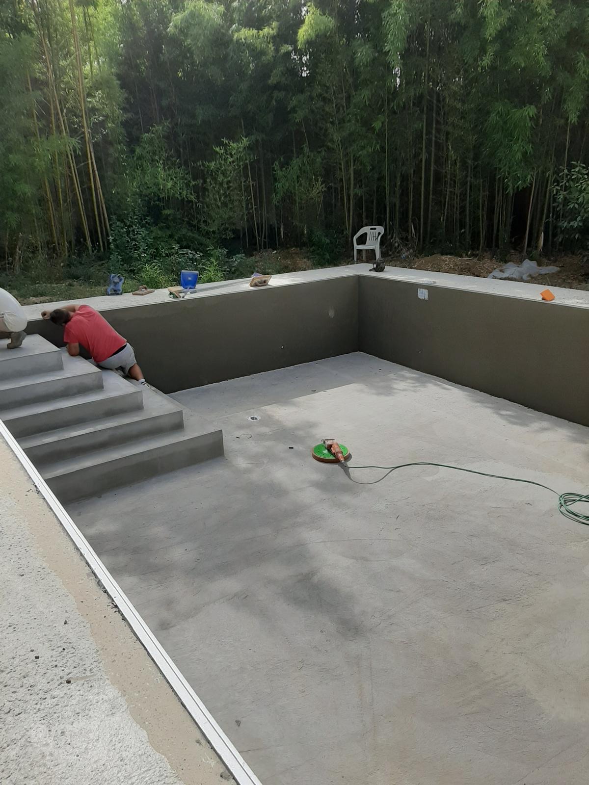 Recupero di un hotel storico, La nuova piscina appena terminata.