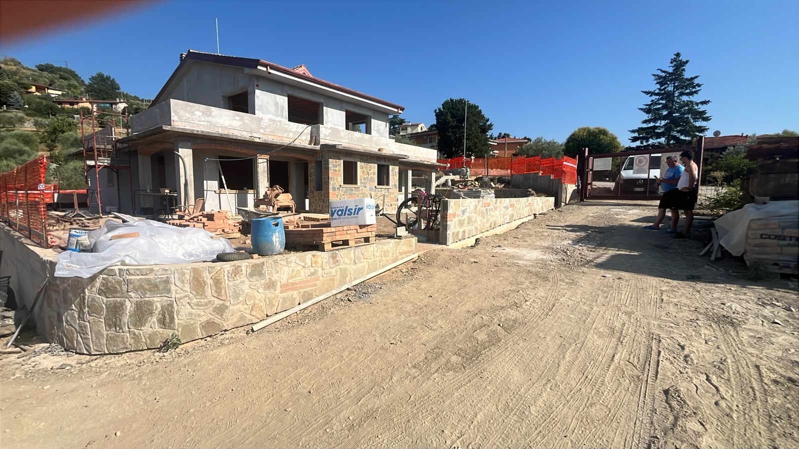 Villa trifamiliare di nuova costruzione, Vista d’insieme del cantiere.