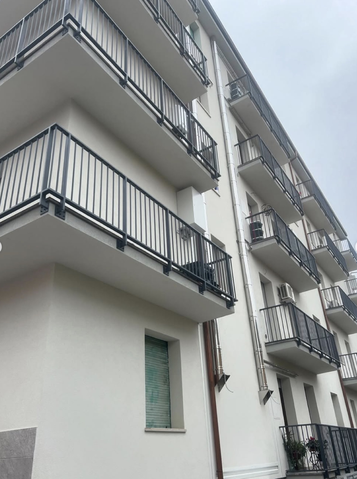 Efficientamento energetico di uno stabile condominiale, I balconi e la facciata dopo l’intervento.